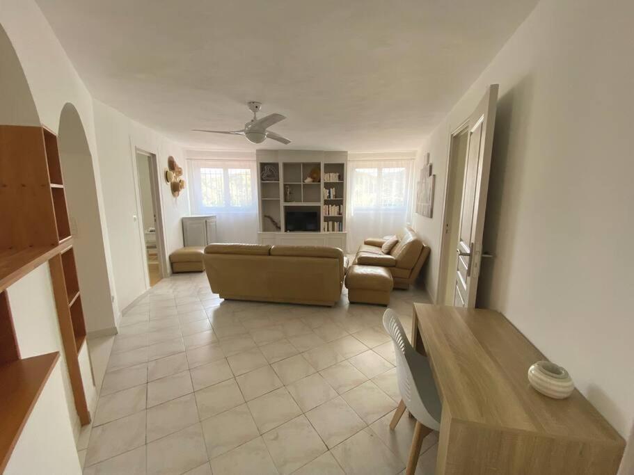 A Louer Haut De Villa 4 Pieces A Sainte-Maxime Golfe De St-Tropez Extérieur photo